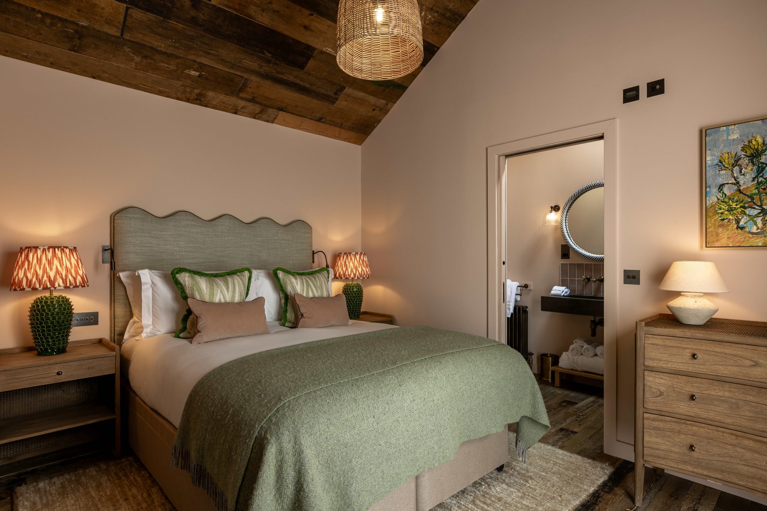 Earthen bedroom Louma_July25_High_013-